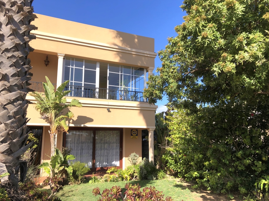 4 Bedroom Property for Sale in Gustrouw Western Cape